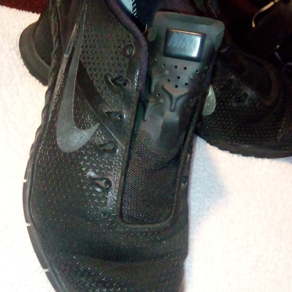 NIKE MENS METCON SHOES.  Size 11,. BLACK.